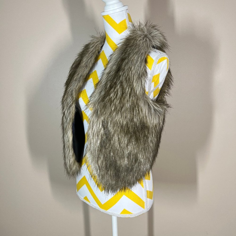 American Eagle Outfitters Faux Fur Vest • Size M